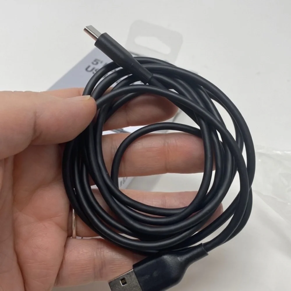 NWT 5’‎ USB-CABLE